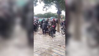 1 đám đánh ghen lột quần của con nhân tình chạy.
