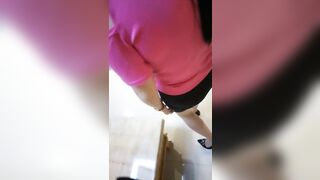Em em họ cứ mon men sờ lồn chị dâu khi không ai ở nhà