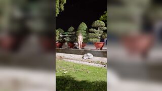 Em Mie lại nữa đêm đi nude ngoài công viên