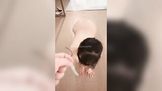 Nhét chuỗi hạt vào hậu môn rồi rút ra cho vào miệng luôn