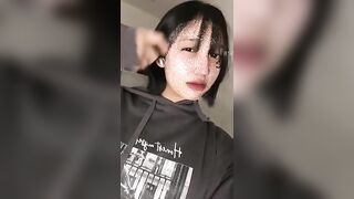 gái xinh loli tập tành thủ dâm