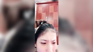 Idol tiktok Huỳnh Bảo Trân livetream show hàng xoa bóp cặp vú cực căng tròn p1