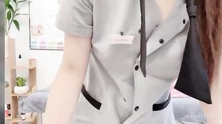 E nhân viên Massage nứng lồn, Bóp Vú Móc lồn, Còn Nghịch lồn khách ngủ say Live Sex