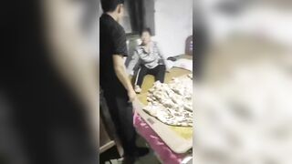 Bà già U65 đi nhà nghỉ ngoại tình thì bị chồng đi đánh ghen 😄 lão nhân tình hổ báo.
