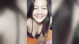 Em gái gọi tâm sự gạ trai vú to mặt dâm