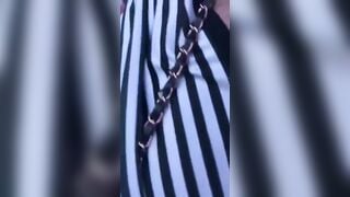 Đưa nhỏ b thân xăm trổ vô bar hút đồ phê rồi vén áo lên bóp vú