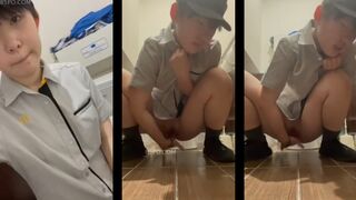 TOMBOY CHỐN LÀM , VÀO WC MÓC BƯỚM