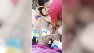 Nhỏ em họ 16 tuổi sáng sớm bị anh họ đè đụ muốn rách lồn luôn rồi.