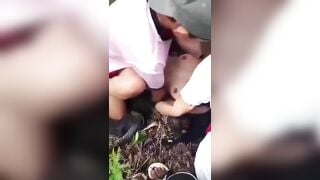 Em học sinh 17 tuổi dâm cho lũ bạn thân địt tập thể trong từng