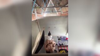 Ông bác họ vô tư đụ cháu gái 16 tuổi của mình, không biết ông làm gì mà đụ được.