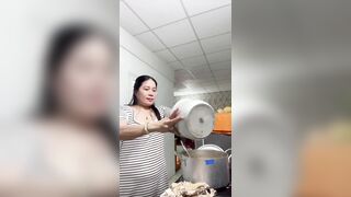 Phụ Nữ 55 Tuổi Body Mập Mạp Vú Lớn