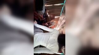 Em gái 16 tuổi vô tư đụ nhau ngoáy cặc anh họ trên xe khách bằng tư thế cỡi ngựa.