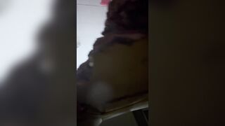 Cháu họ biến thái rình lén dì út tắm, chu đít rửa lồn.