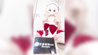 Em loli trắng múp bím ngon cosplay khỏa thân móc lồn cực dâm