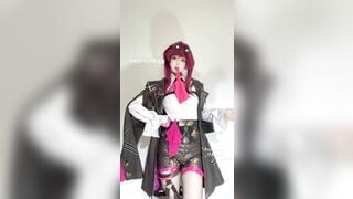 Dâm nữ cosplay show vú bự bú cặc giả cực dâm