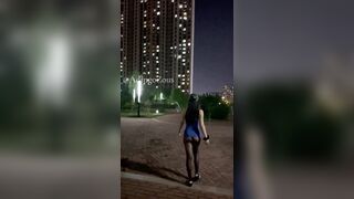Dâm nữ mông to tròn trắng múp thích show hàng public nơi đông người p5