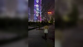 Dâm nữ mông to tròn trắng múp thích show hàng public nơi đông người p10