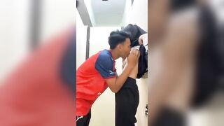 Sang nhà bạn chơi gạ gấm bóp vú dạy bú cu uống tinh dâm đãng
