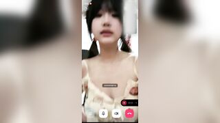Em gái 17 tuổi nứng lồn móc điện thoại call sex với bạn trai.