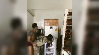 Sang hàng xóm ngắm gái địt luồn em rau mông to lồn khít