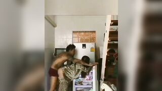 Sang hàng xóm ngắm gái địt luồn em rau mông to lồn khít