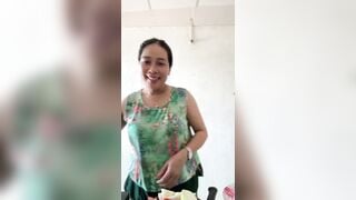 Cô giáo Về vườn Khoe vú cho mọi người xem