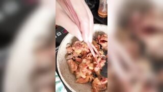 Cô giáo Về vườn Khoe vú cho mọi người xem