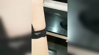 Đè chịch trước gương WC Aoen dập lút cán rồi xuất đầy lồn