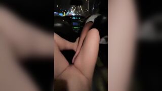 Gái dâm cho tài xế xe sờ lồn dâm đãng lồn non không lông