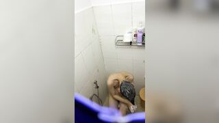 Quay lén em gái 2006 tắm gội trong nhà trọ