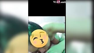 Anh chơi nhẹ thôi em đang nói chuyện điện thoại với mẹ