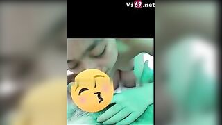 Anh chơi nhẹ thôi em đang nói chuyện điện thoại với mẹ