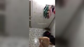Em họ tắm dáng đẹp