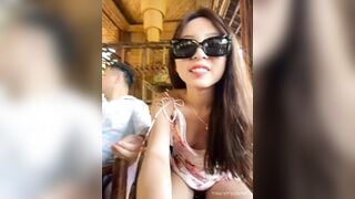Sáng uống  ly cafe nứng lồn nhờ người yêu thủ dâm ở quán kích thích sướng muốn té đái
