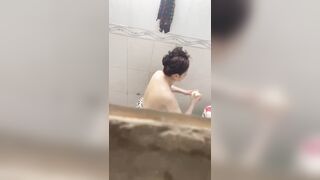 Lén nhìn mẹ hương rồi sục thấy cả vú