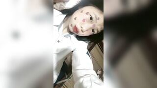 Đặng Thu Hằng 2k9 mới tí tuổi đã biết nhét dưa leo vào bướm rồi