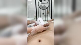 Đi triệt lông mà tê quá phụt cả tinh