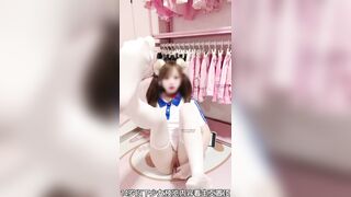 1 clip bé loli mới lớn tone hồng tập cosplay thủ dâm