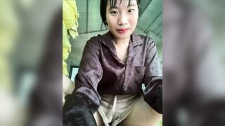 Gái dâm lộ lồn trên live  hai cái lá lồn dâm