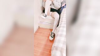 Cháu họ tới nhà chơi bị chú dụ quay vd khêu dâm