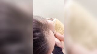 đang ngủ ngon thì bị bé sinh viên lôi con cu ra nghịch