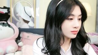 Em Anna Gấu xinh như thiên thần, live stripchat show bím múp