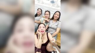 Bọn Chị tuyển Phi công trẻ, e nào Cu 30cm gặp chị nhé