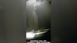 Lắp cam quay lén trg nhà vệ sinh quán quay lén e teen mông to tròn trắng múp đi đái