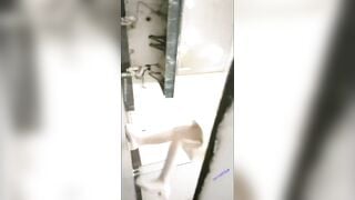 Quay lén em teen sinh viên mình dây cực xinh đi đái trong nhà vệ sinh công cộng