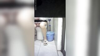 Clip quay lén trong nhà vệ sinh Cty