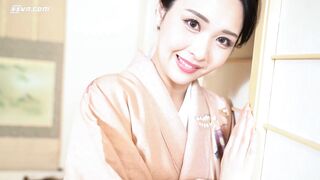 Có người mẹ kế trẻ đẹp thích bạo dâm loạn luân với con trai riêng của chồng