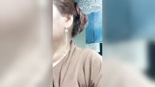 Bà chủ vô tình bị lộ Xơ lít bị NV lưu Clip lại