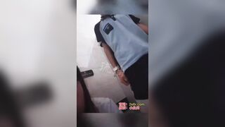 Dâm nữ đột nhập vào trường học gạ e hs cu to ra nhà vệ sinh bú cu cho móc lồn sục cặc