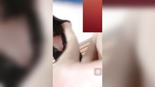 Gái dâm thủ dâm bằng cặc giả cho trai xem trên điện thoại